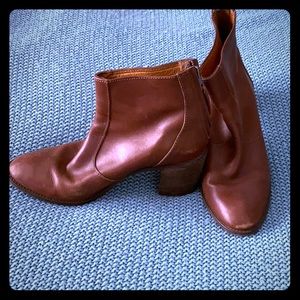 Madewell leather boots with zipper detail
